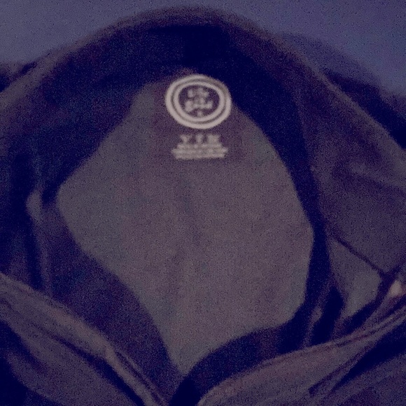 Life is Good Men’s small 1/4 zip fleece with pockets color is black (dark gray) - Picture 10 of 10